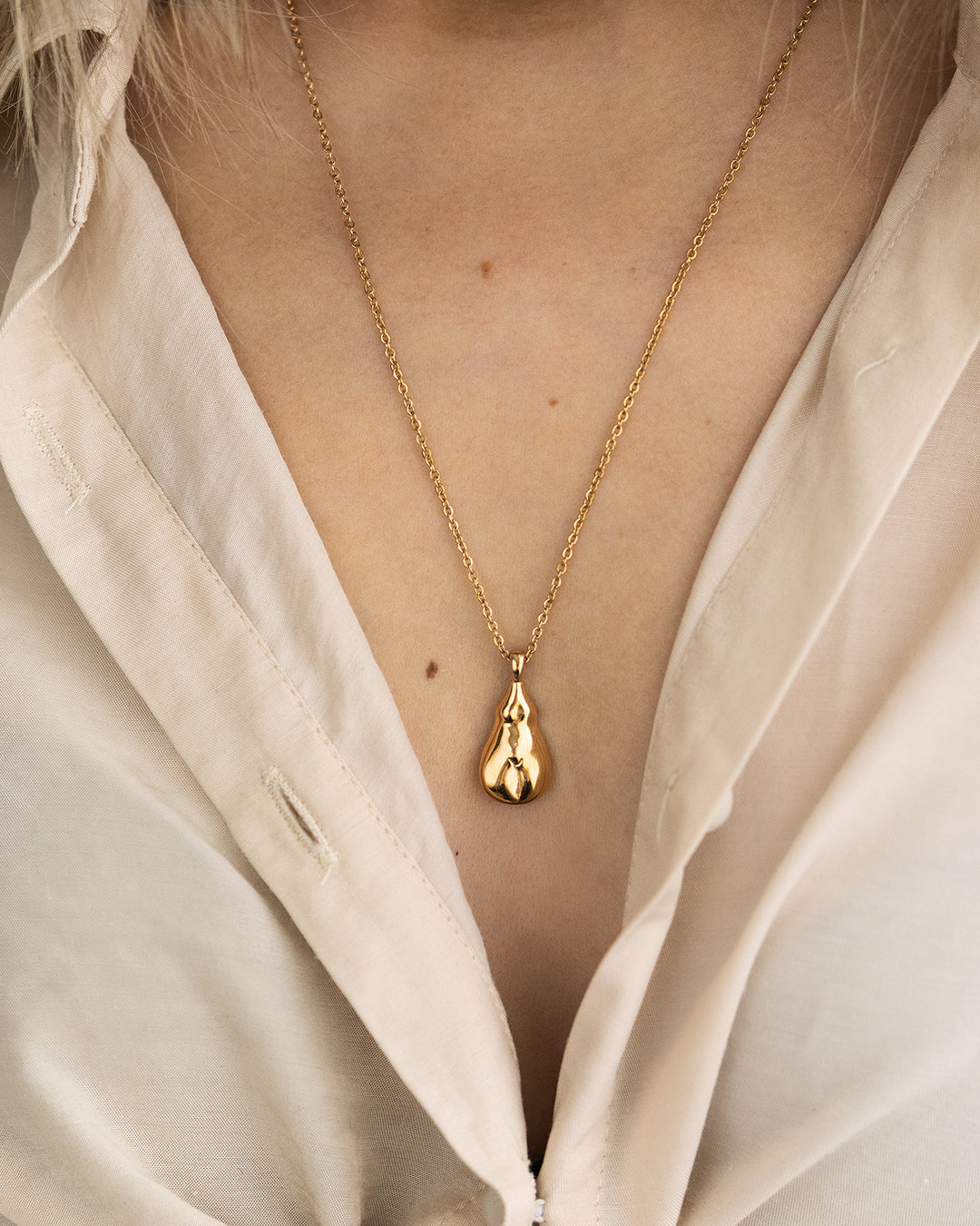 1080x1350-Embrace-gold-chemisenouee_2b86b861-87c4-4963-a2db-a94510ec14f9.jpg