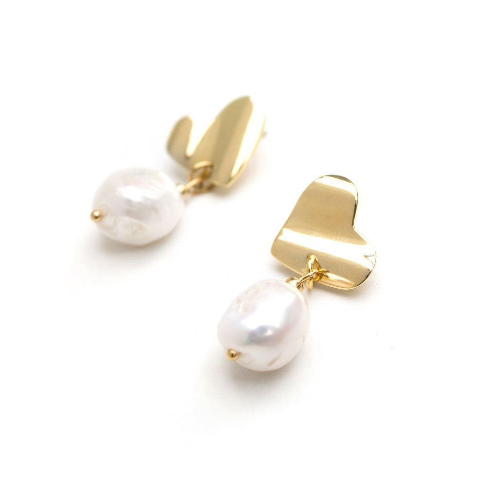 Victoria | Gold Heart Pearl Earrings